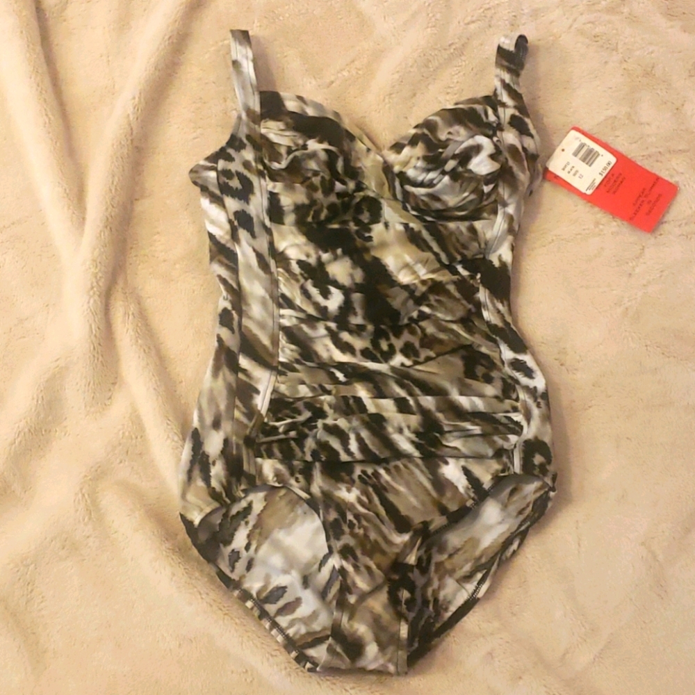 Magicsuit by Miraclesuit One Piece Swimsuit Snow Leopard NEW $150 Shirred Slimmi
